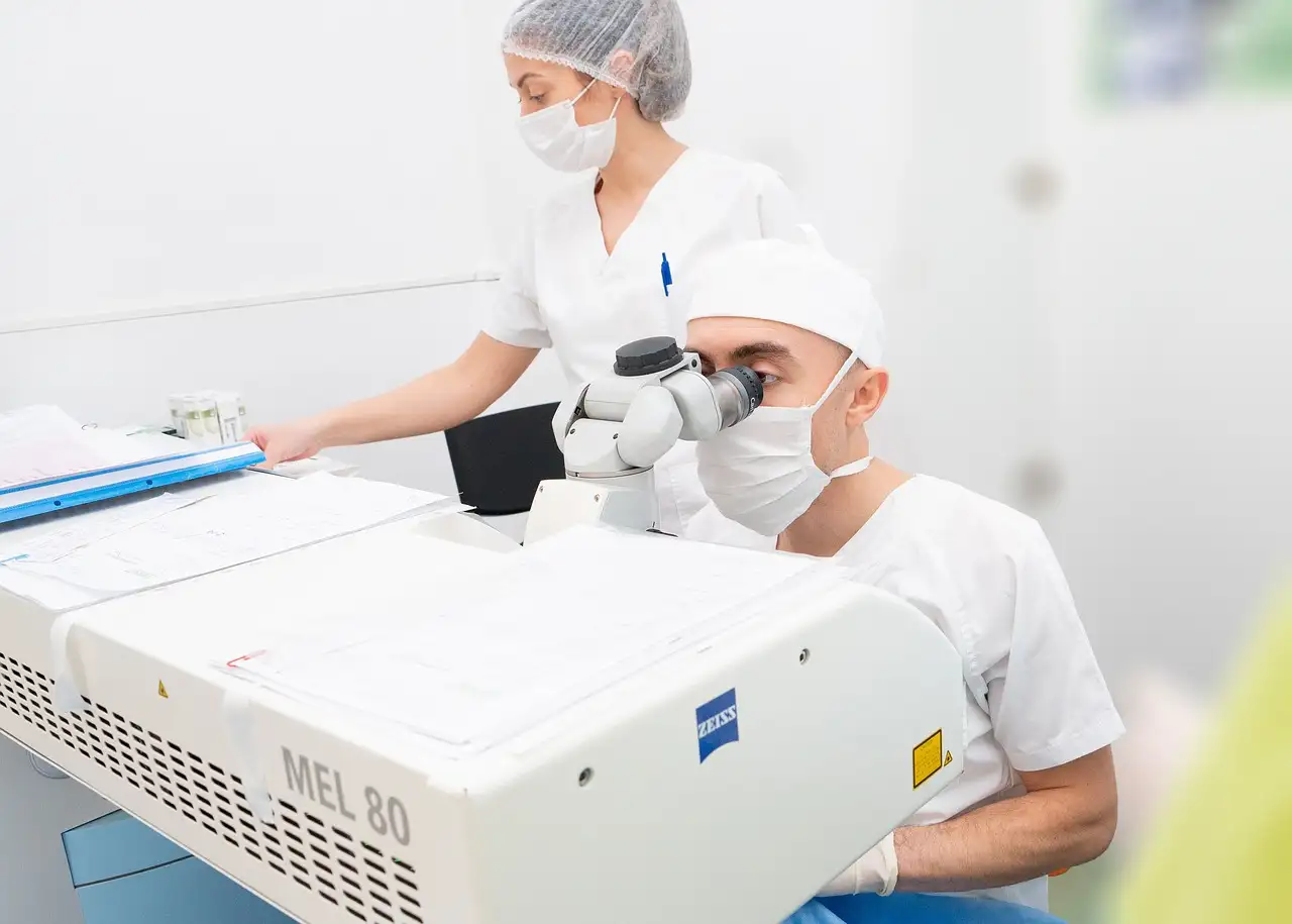 Witte staar: oorzaken, symptomen en behandeling.